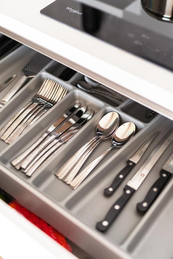 348 Short Apartment *