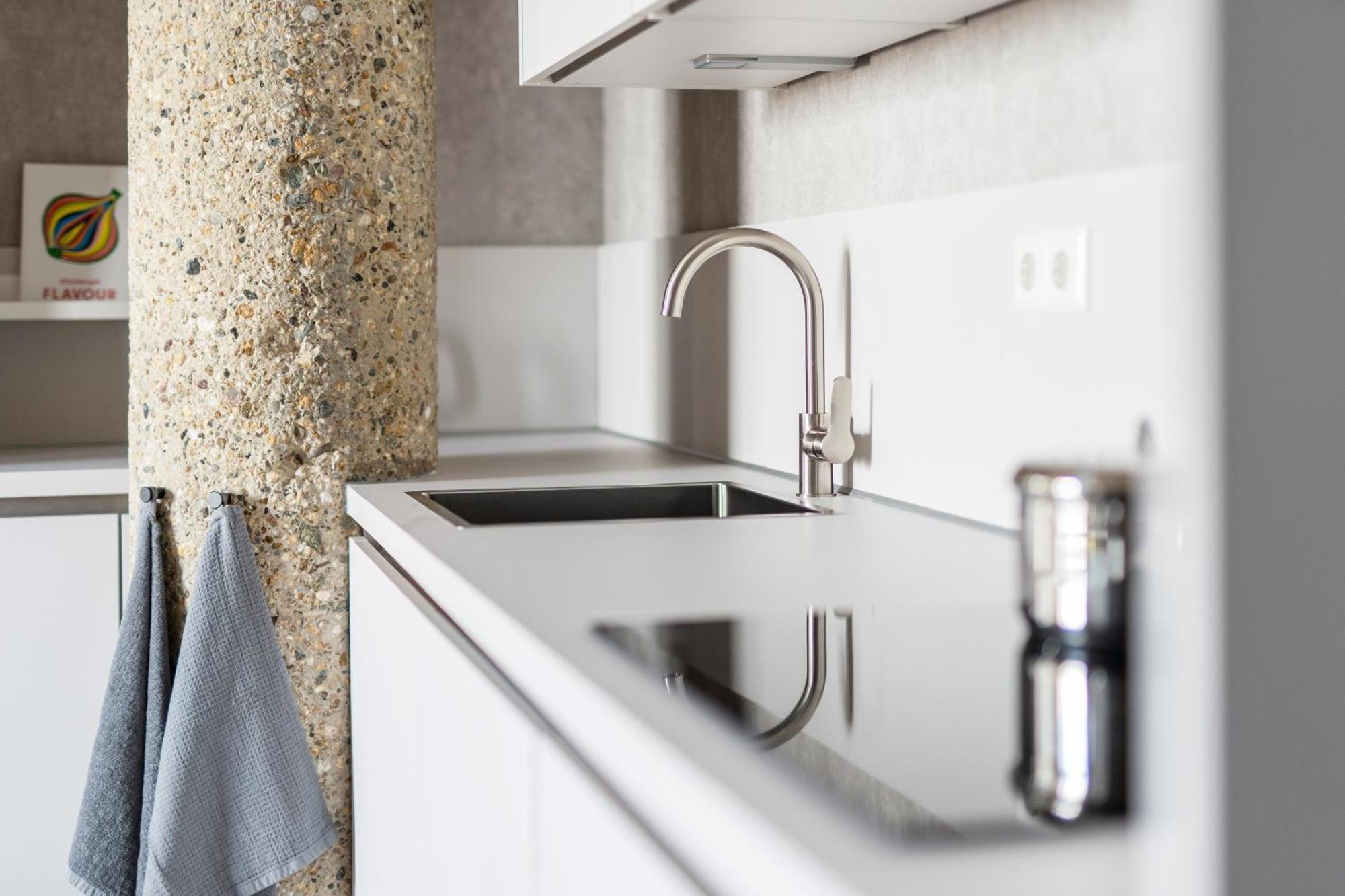 348 Short * Den Haag