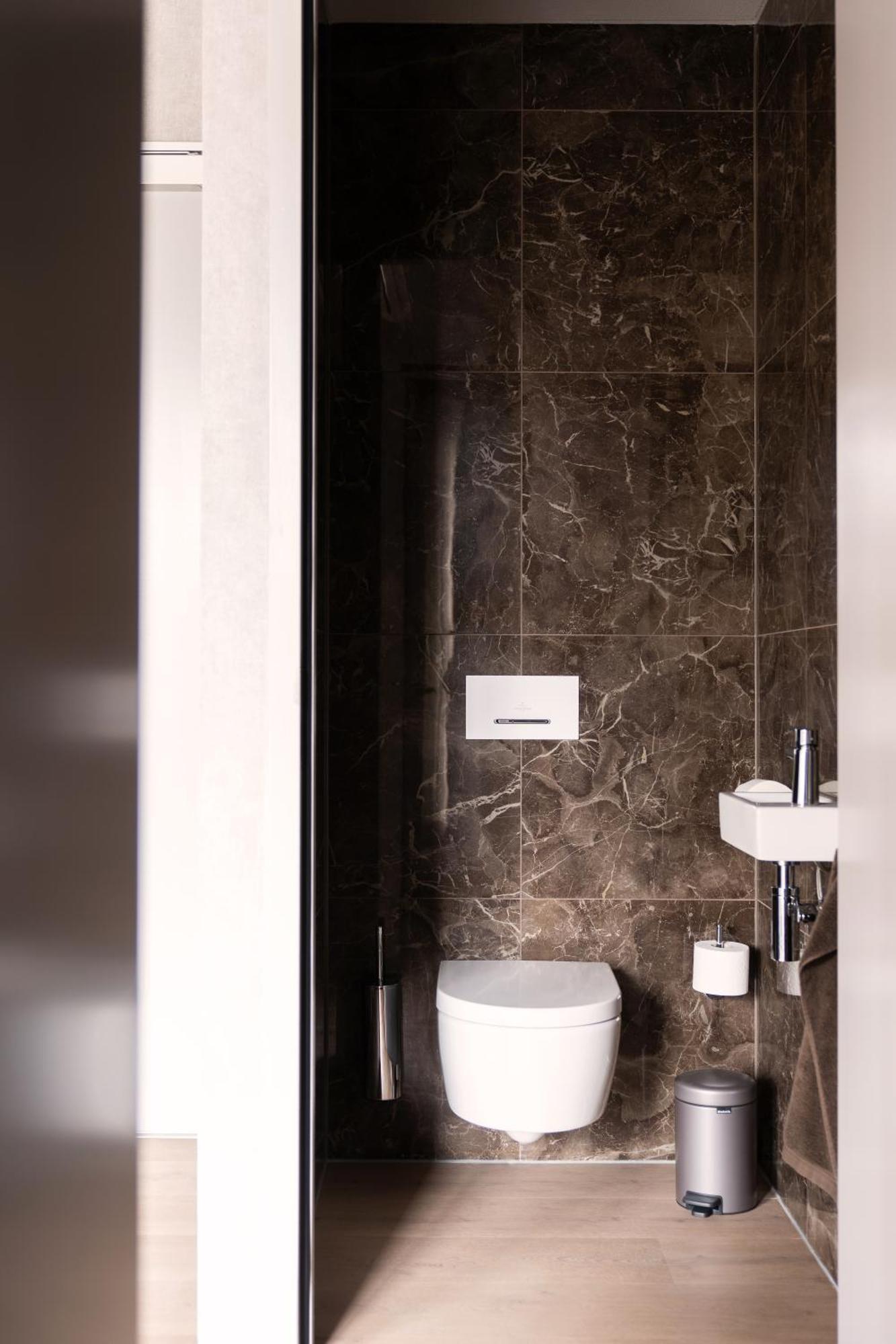 348 Short * Den Haag