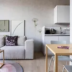348 Short Apartment *