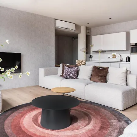 Apartment 348 Short *
