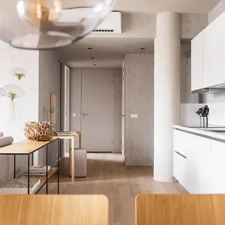 348 Short Apartment *