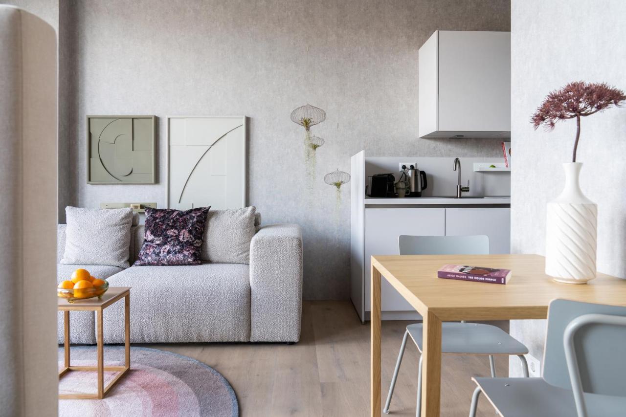 348 Short Apartment *