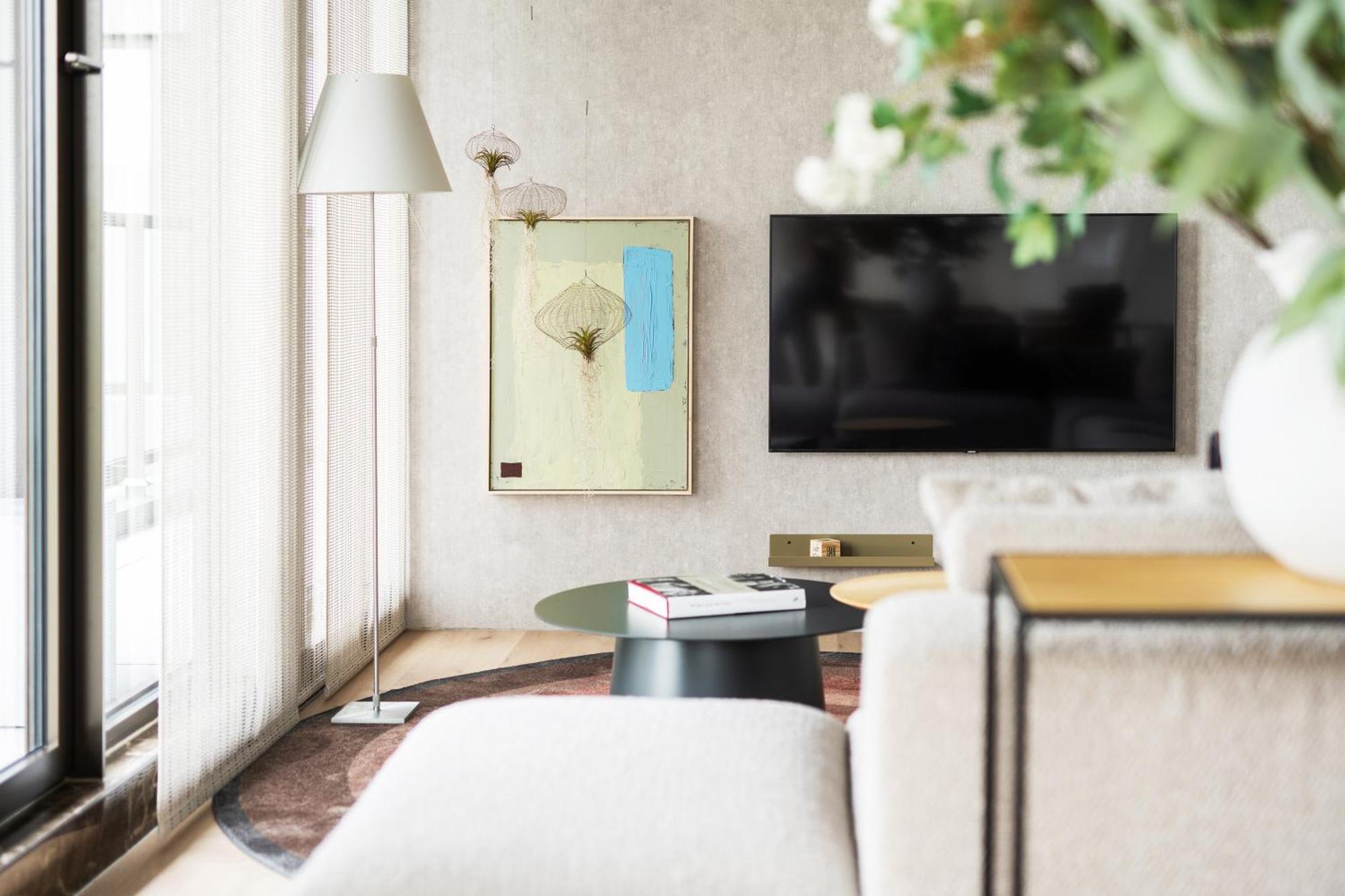 348 Short Apartment