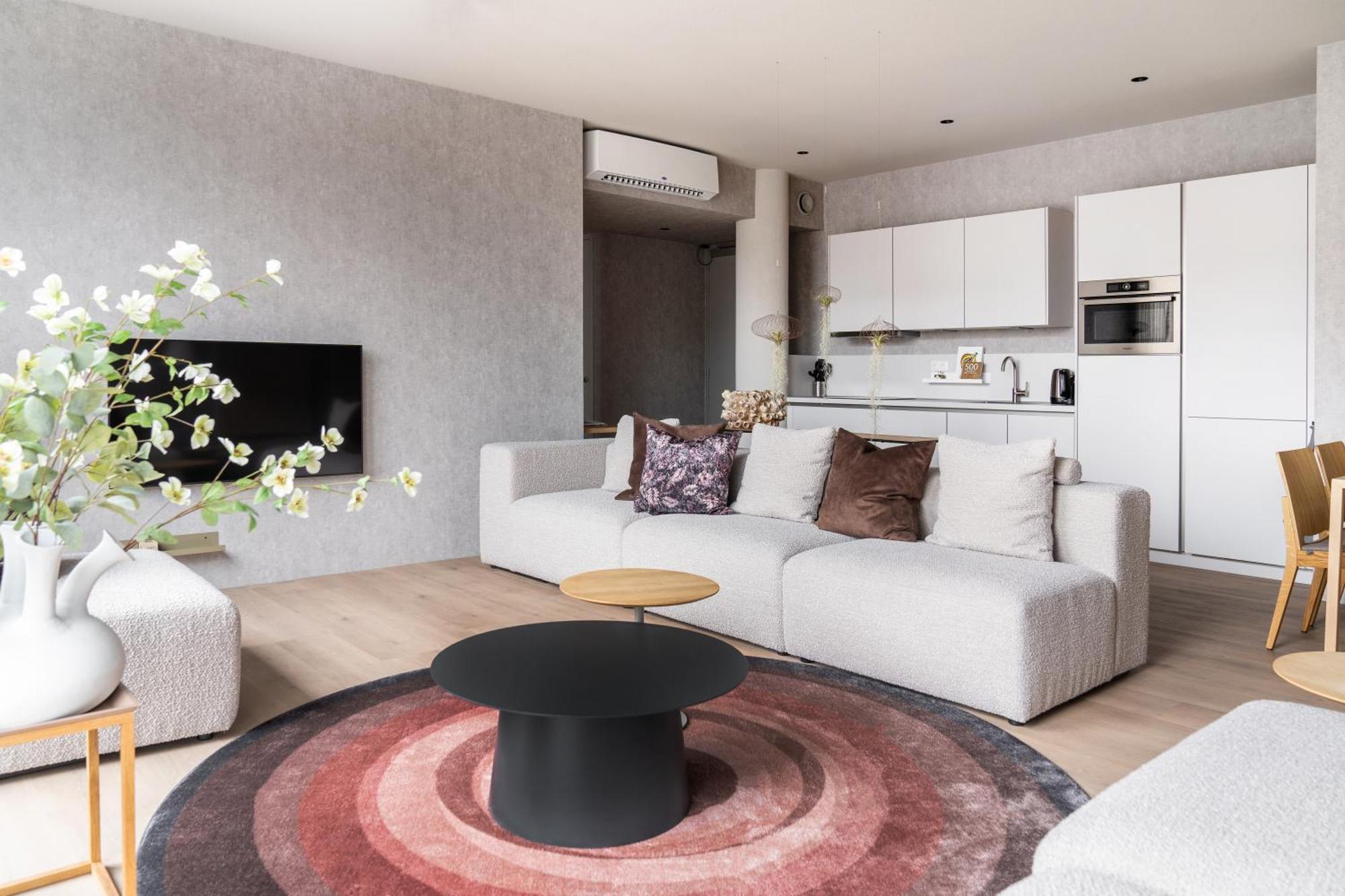 Apartment 348 Short *
